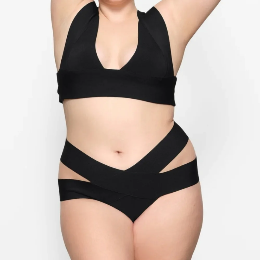 NWT SKIMS KNIT SWIM STRAPPY BIKINI BOTTOMS IN ONYX